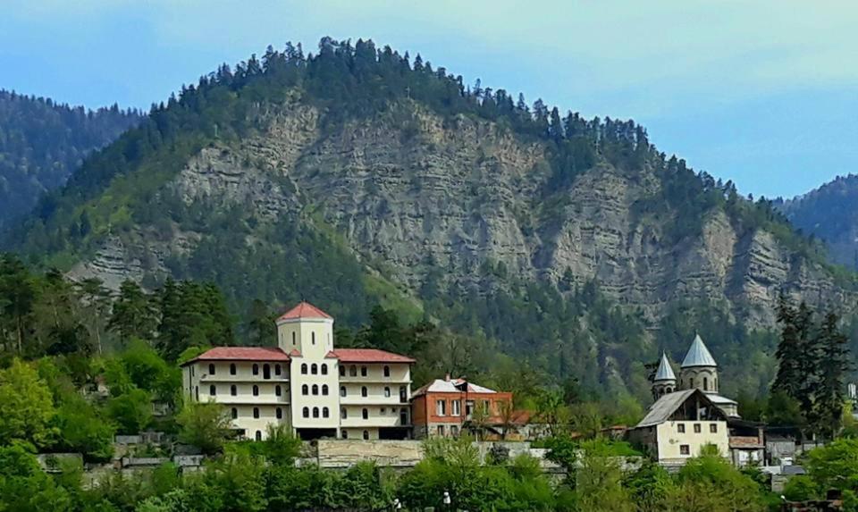 Gamsakhurdia Street Borjomi Ngoại thất bức ảnh